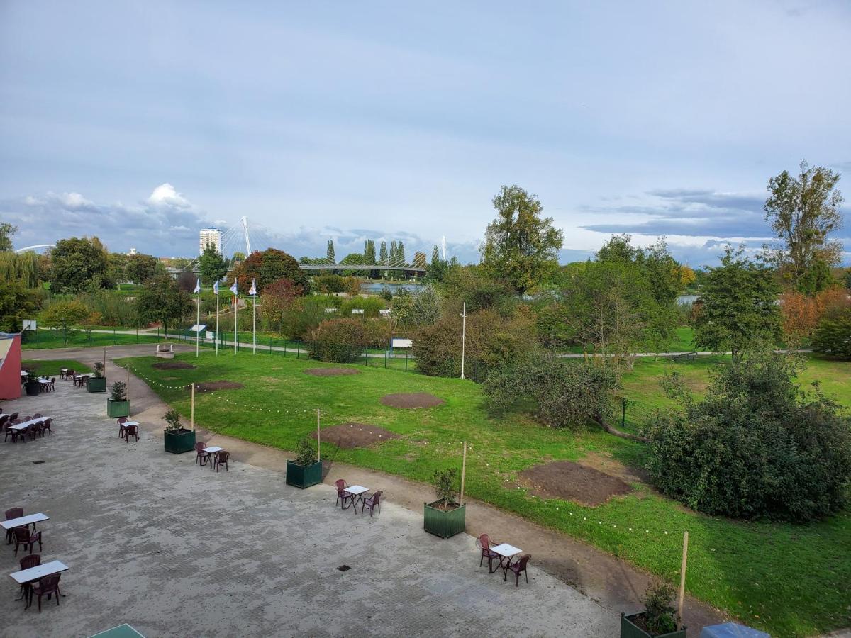 Auberge De Jeunesse Hi Strasbourg 2 Rives Vandrarhem Exteriör bild